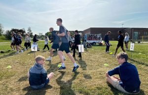 Skole OL: Elever fra Billund bliver oplært som atletikdommere